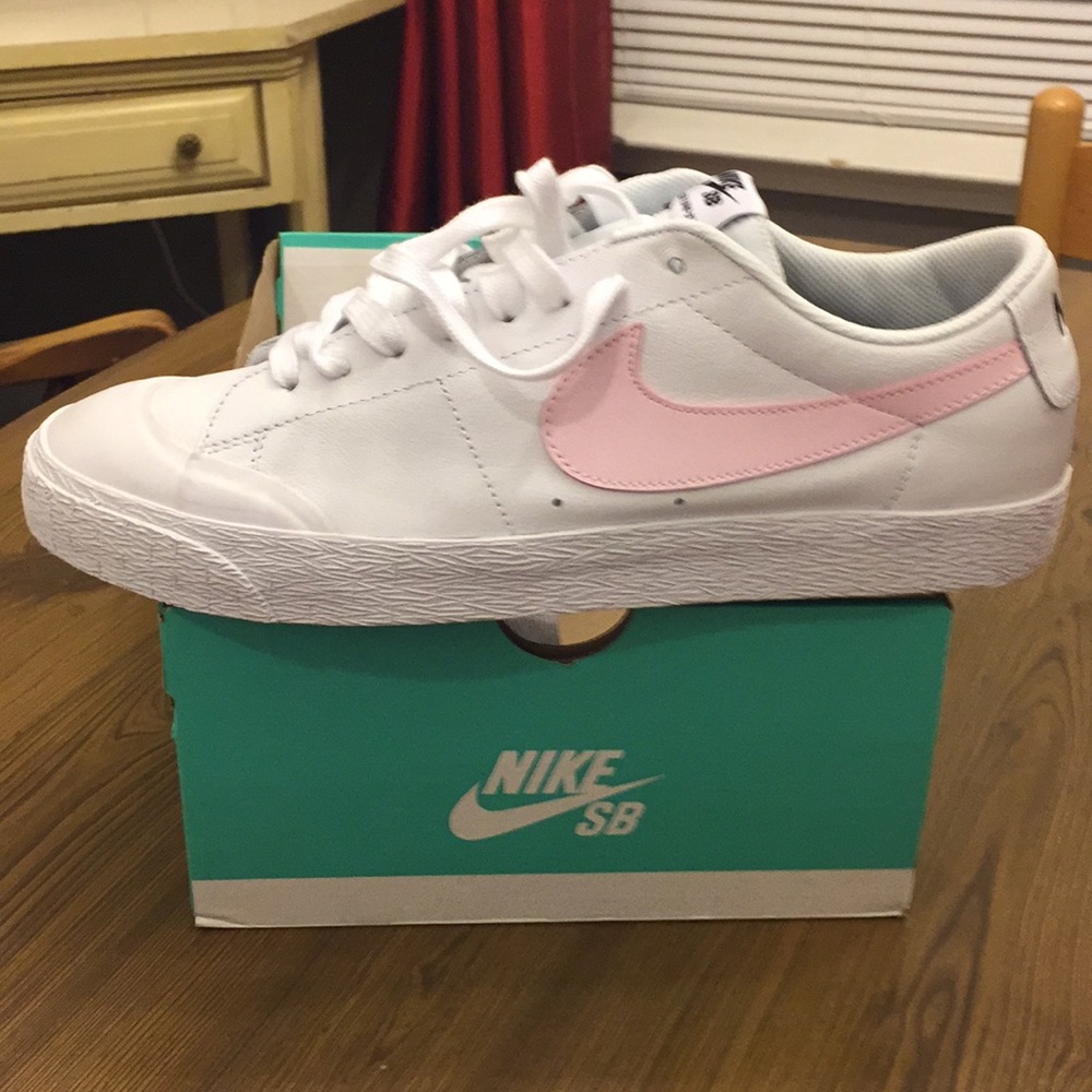 Brand nike SB blazer low XT Pink white black